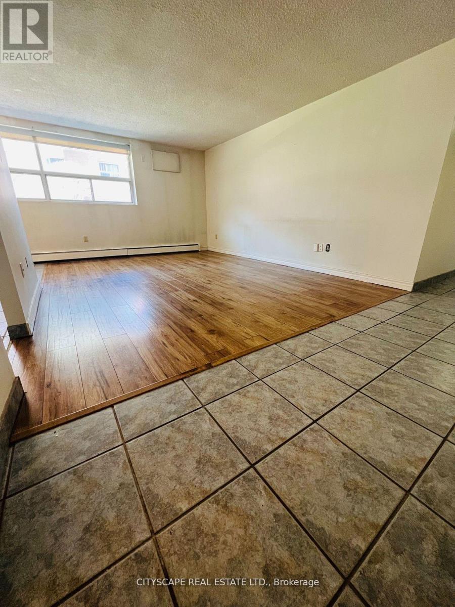 104 - 242 Oakdale Avenue, St. Catharines, Ontario  L2P 3K5 - Photo 7 - X12374701