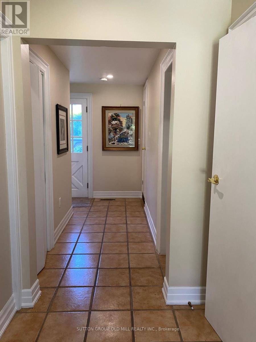 Split Unit - 14 Evergreen Drive, Guelph, Ontario  N1G 2M6 - Photo 1 - X12374840