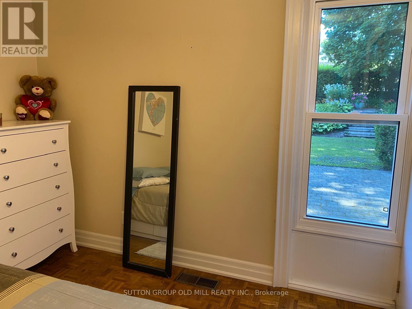 Split Unit - 14 Evergreen Drive, Guelph, Ontario  N1G 2M6 - Photo 11 - X12374840