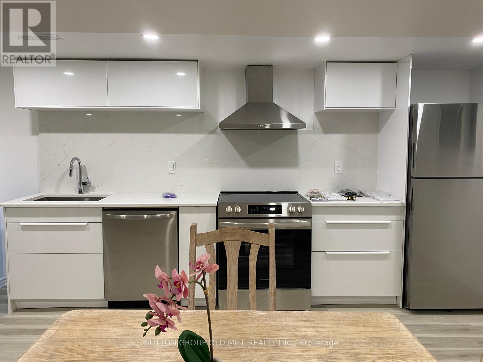 Split Unit - 14 Evergreen Drive, Guelph, Ontario  N1G 2M6 - Photo 3 - X12374840