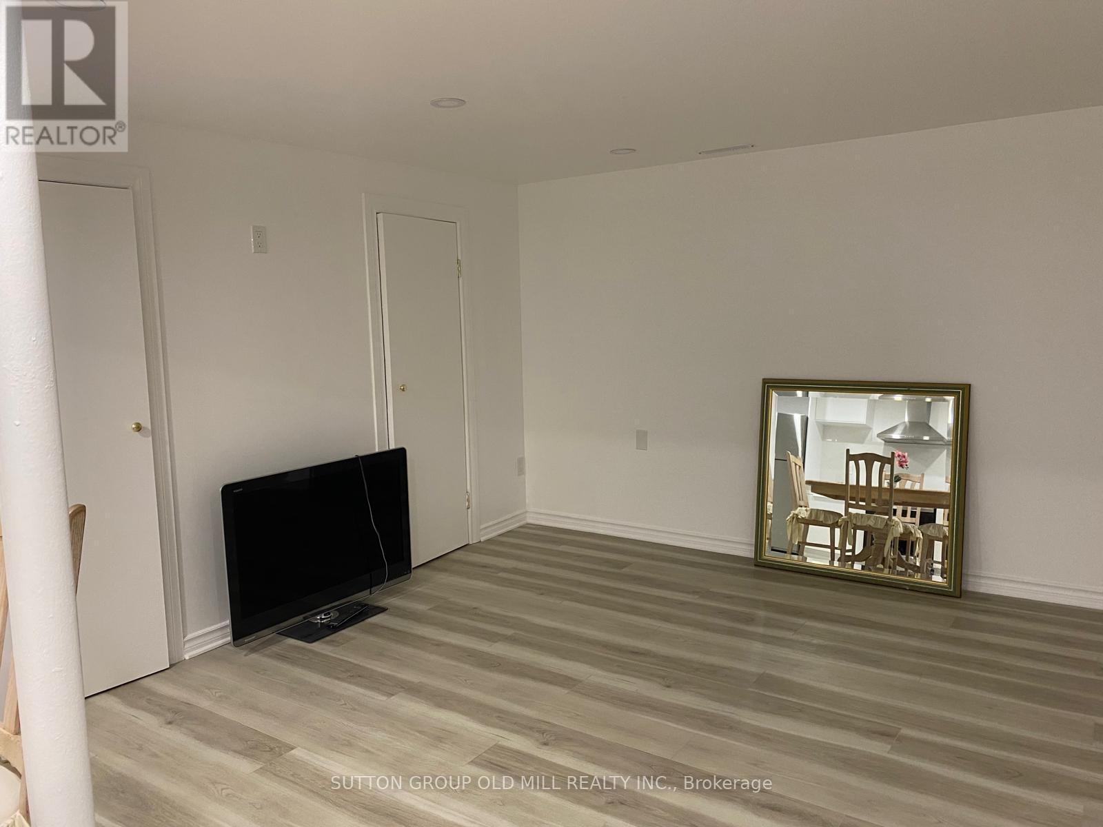Split Unit - 14 Evergreen Drive, Guelph, Ontario  N1G 2M6 - Photo 8 - X12374840