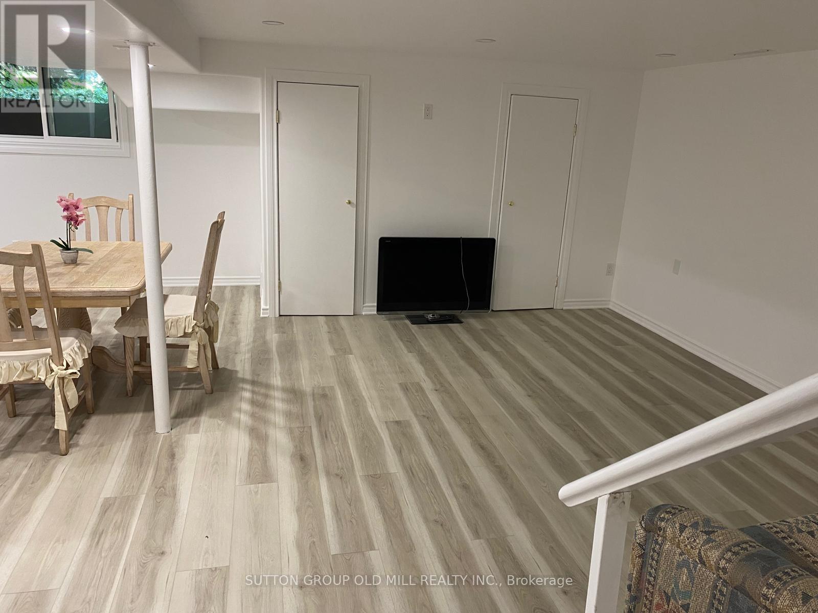 Split Unit - 14 Evergreen Drive, Guelph, Ontario  N1G 2M6 - Photo 9 - X12374840