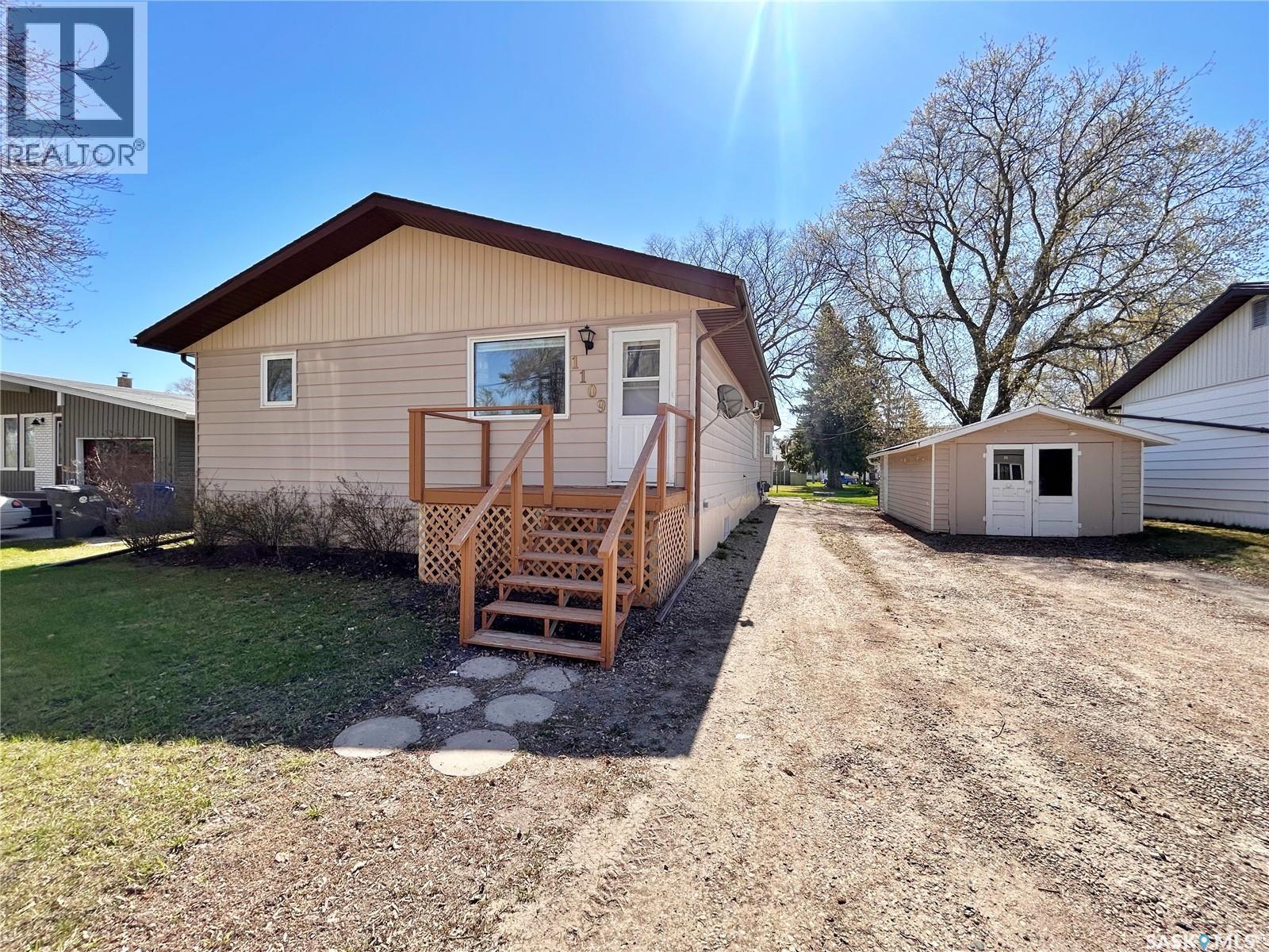 1109 Main Street, Moosomin, Saskatchewan  S0G 3N0 - Photo 1 - SK017188