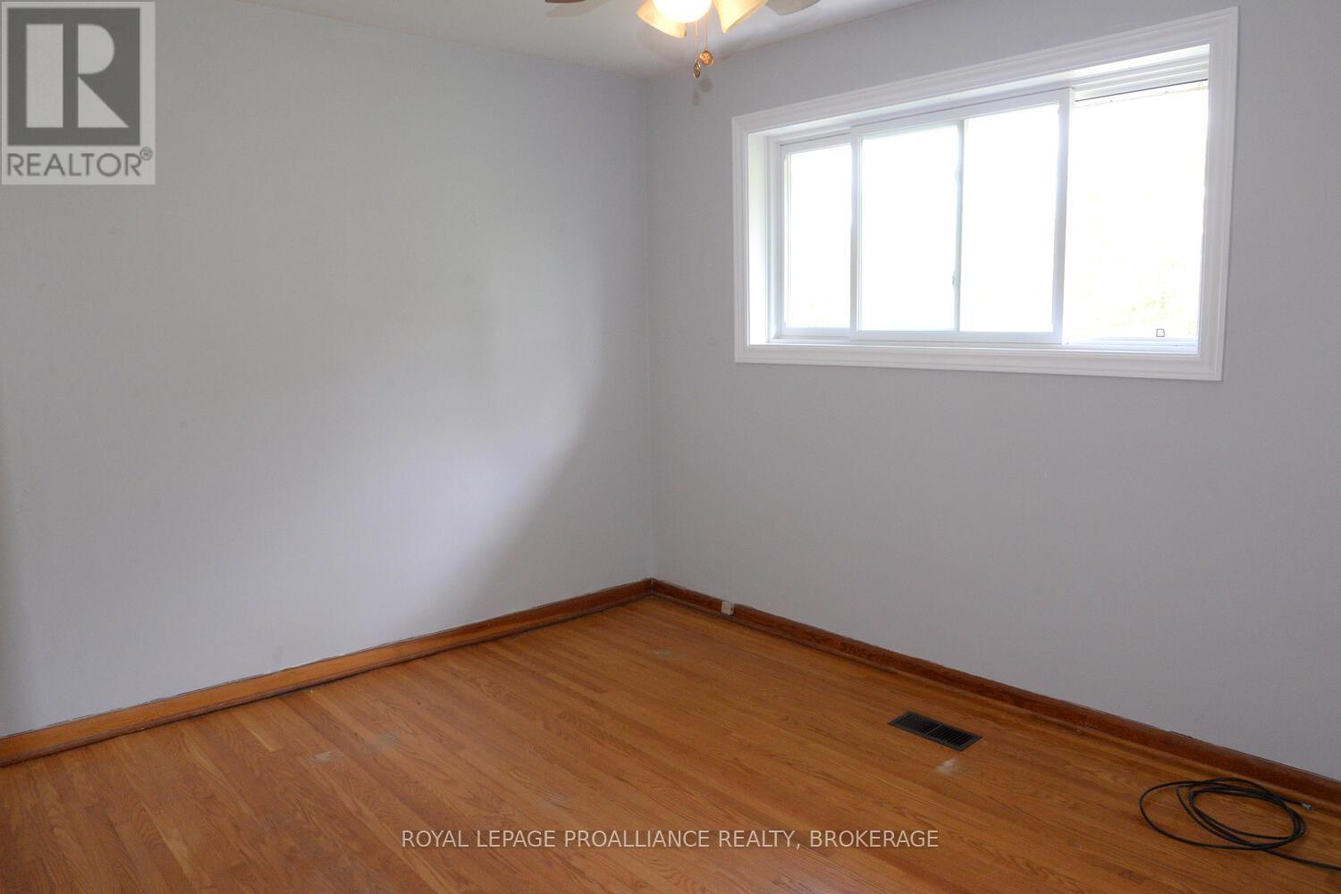 322 Meadowcrest Road, Kingston, Ontario  K7M 3S3 - Photo 17 - X12375072