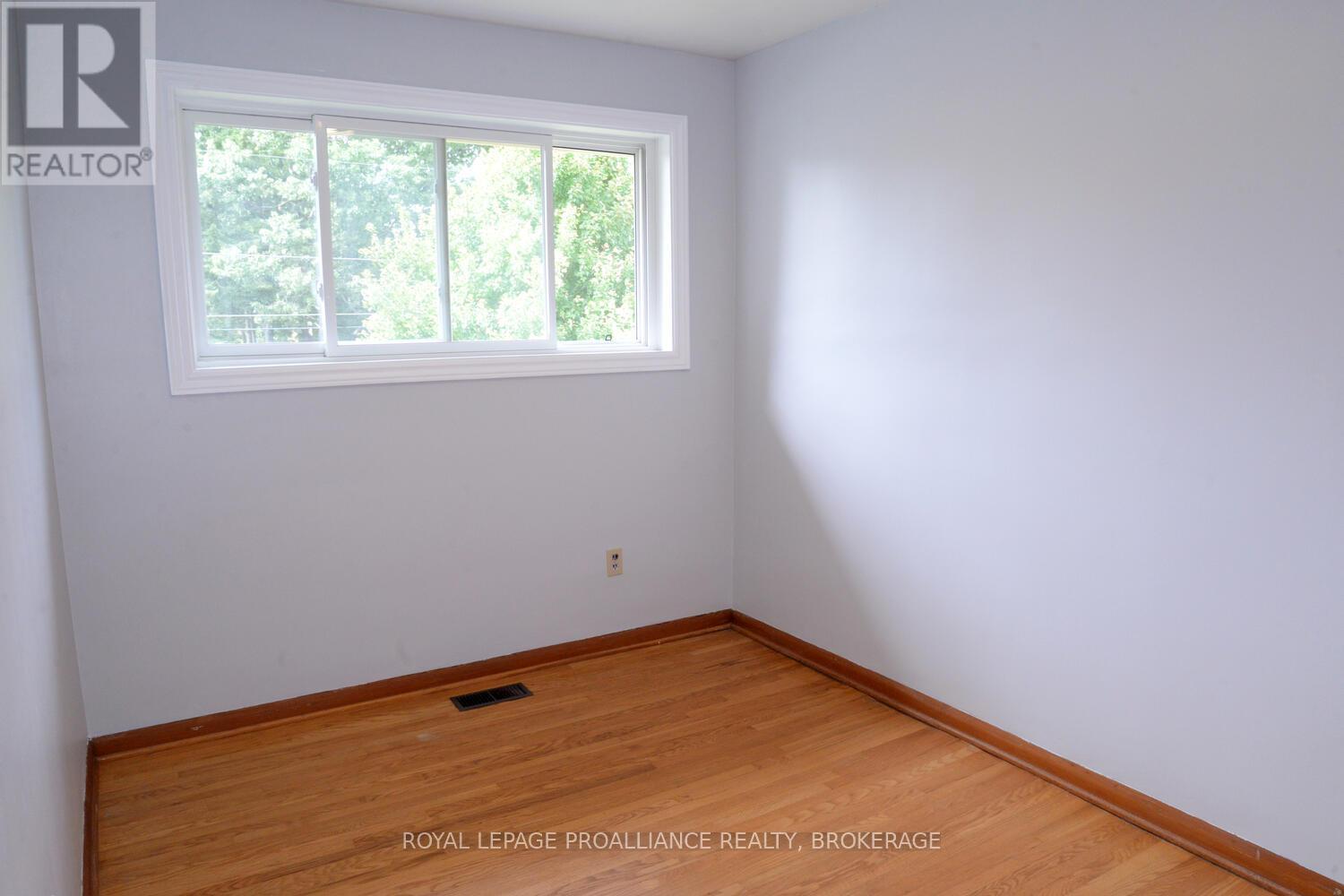 322 Meadowcrest Road, Kingston, Ontario  K7M 3S3 - Photo 19 - X12375072