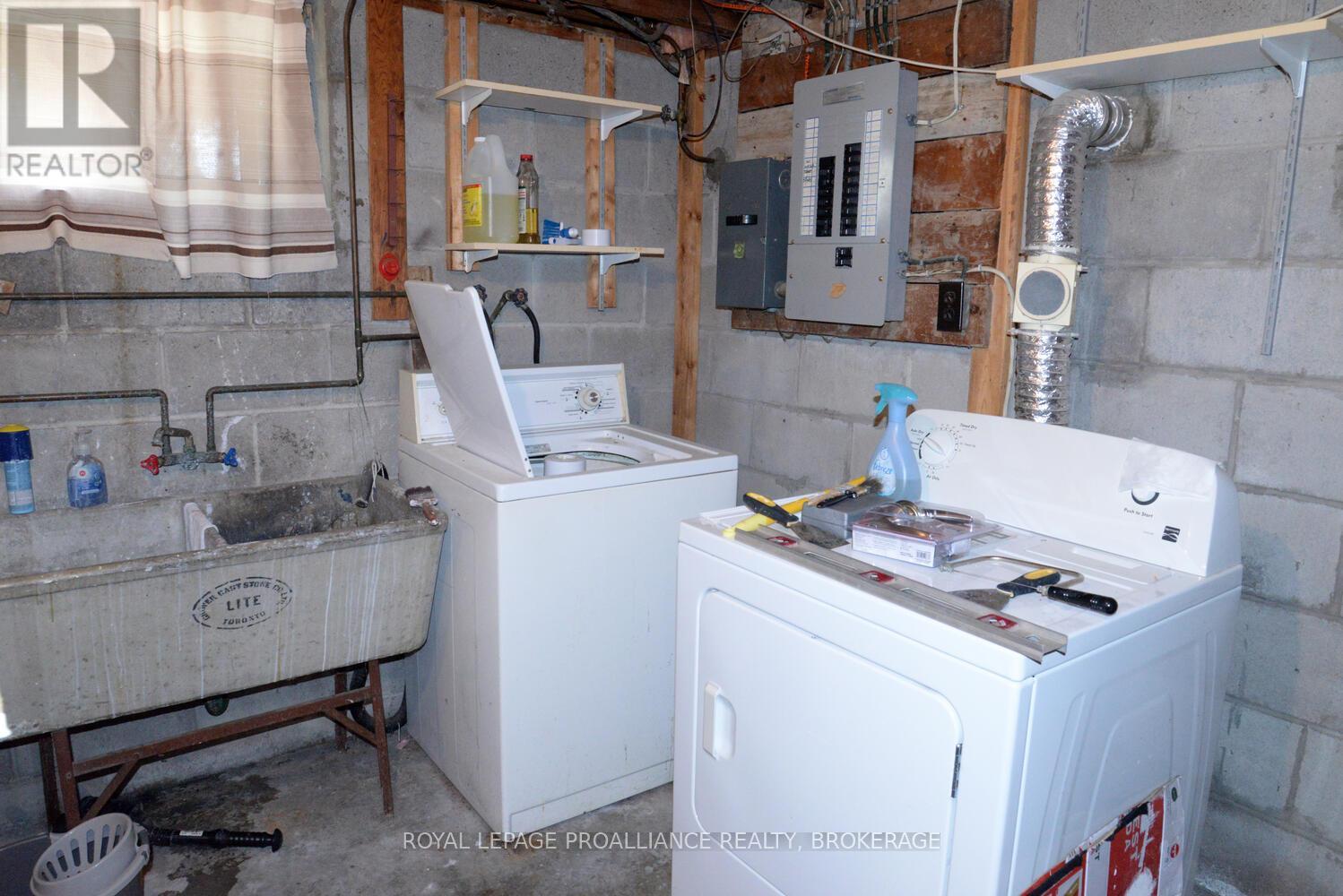 322 Meadowcrest Road, Kingston, Ontario  K7M 3S3 - Photo 27 - X12375072