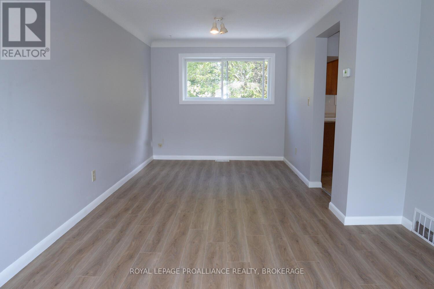 322 Meadowcrest Road, Kingston, Ontario  K7M 3S3 - Photo 6 - X12375072