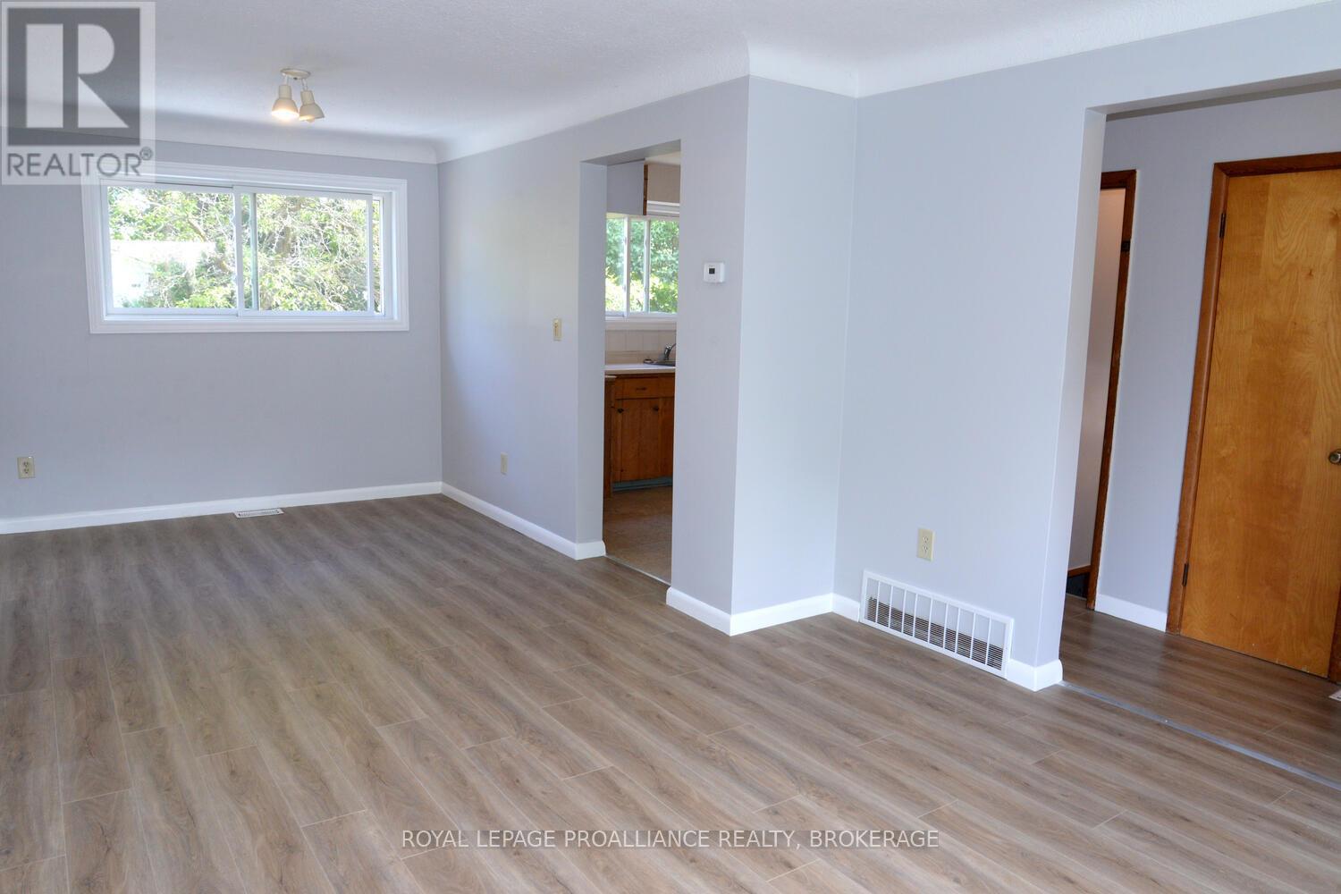 322 Meadowcrest Road, Kingston, Ontario  K7M 3S3 - Photo 7 - X12375072