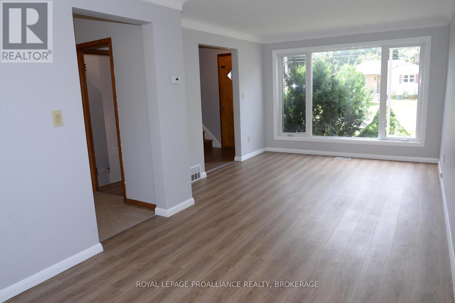 322 Meadowcrest Road, Kingston, Ontario  K7M 3S3 - Photo 8 - X12375072