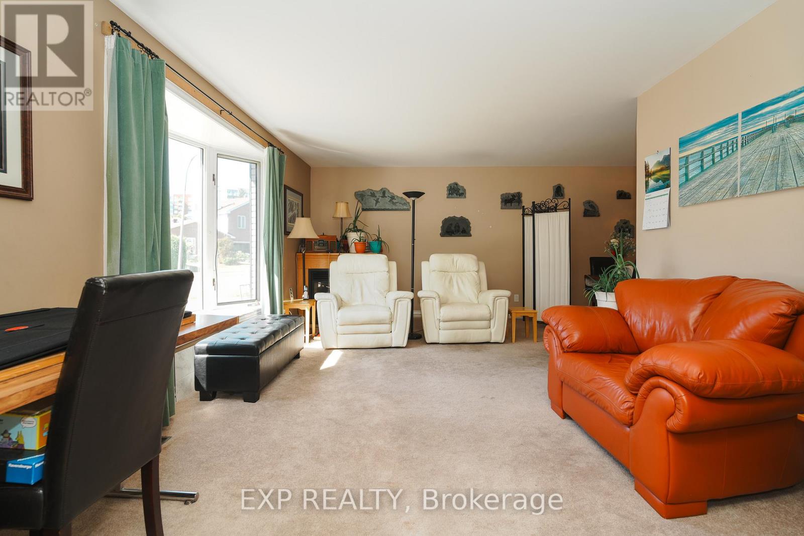 Property at 36 KEEWATIN CRESCENT image 4