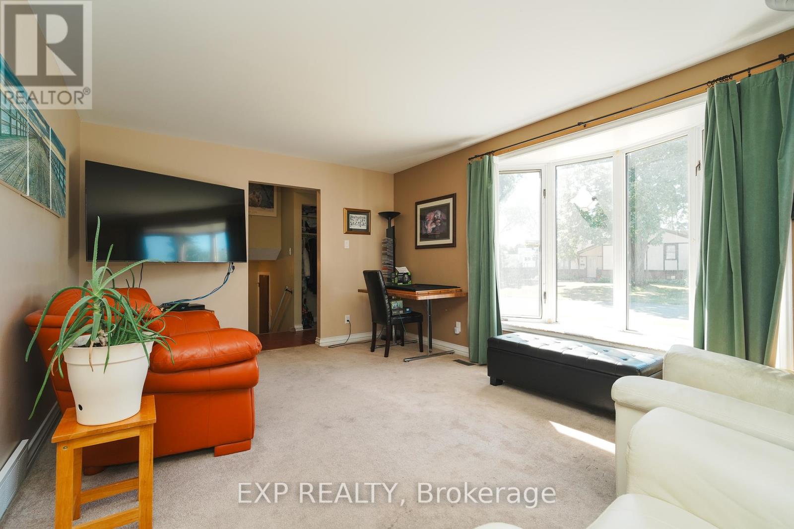 Property at 36 KEEWATIN CRESCENT image 5