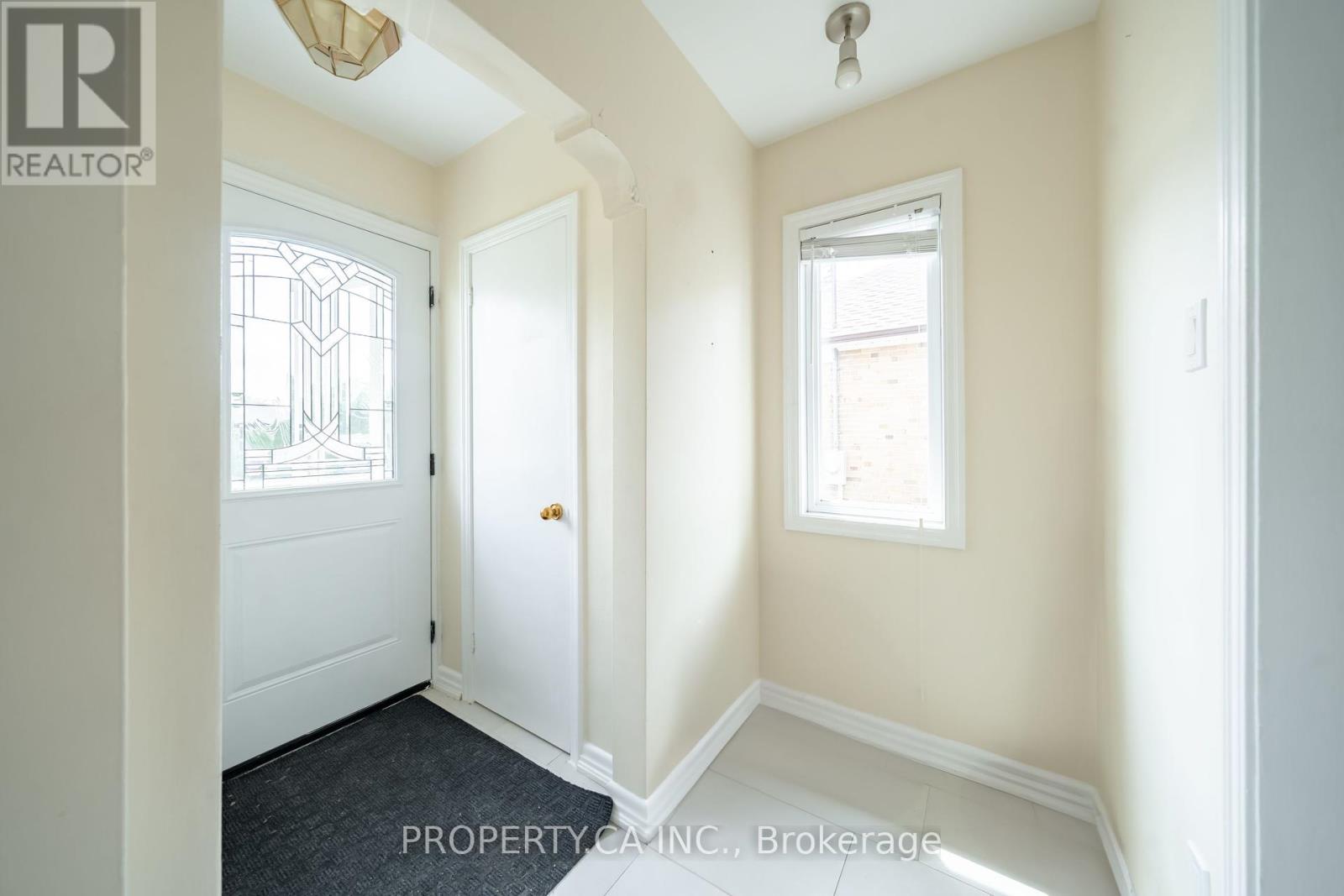 1592 Pharmacy Avenue, Toronto, Ontario  M1R 2K7 - Photo 3 - E12257230