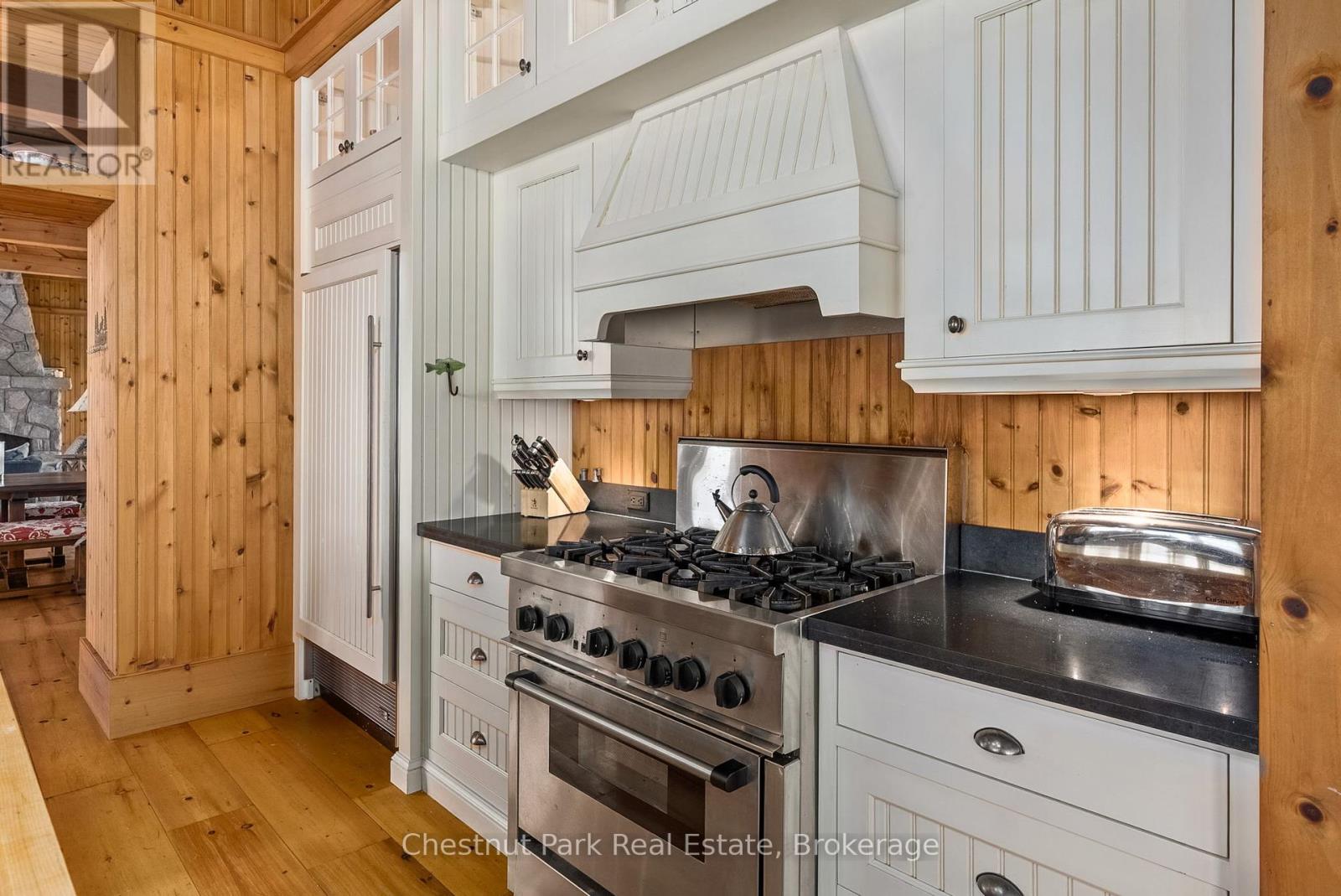 1 Onaway Island, Muskoka Lakes, Ontario  P0B 1J0 - Photo 14 - X12374992
