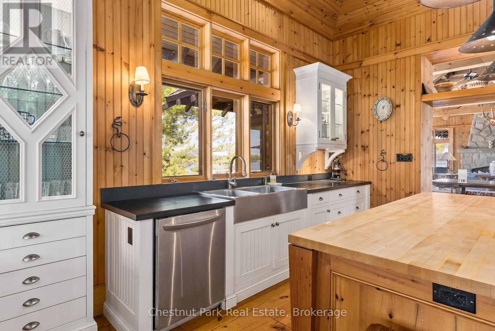 1 Onaway Island, Muskoka Lakes, Ontario  P0B 1J0 - Photo 15 - X12374992