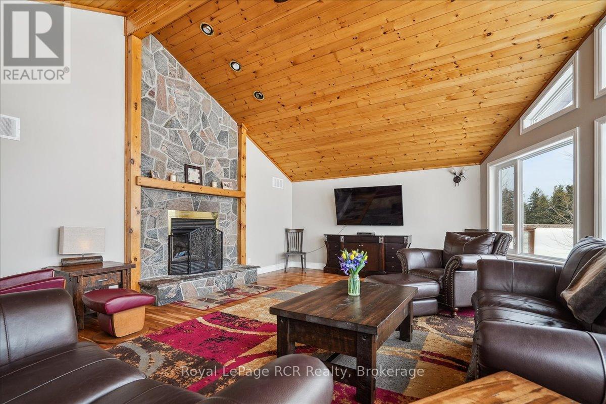 196313 Grey Road 7, Grey Highlands, Ontario  N4L 1W7 - Photo 17 - X12375086