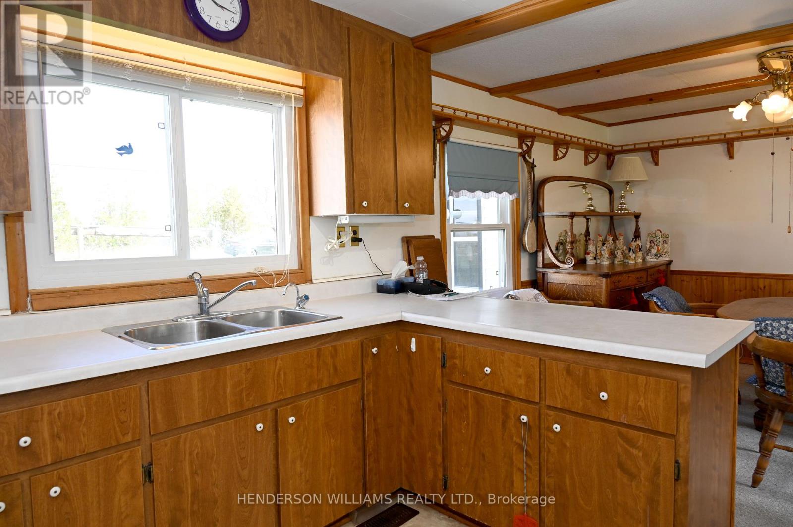 5036 Long Point Road E, Prince Edward County, Ontario  K0K 2T0 - Photo 10 - X12375044