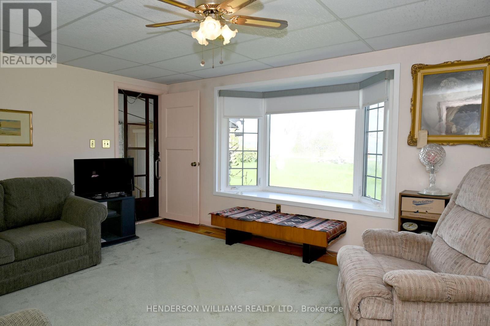 5036 Long Point Road E, Prince Edward County, Ontario  K0K 2T0 - Photo 16 - X12375044