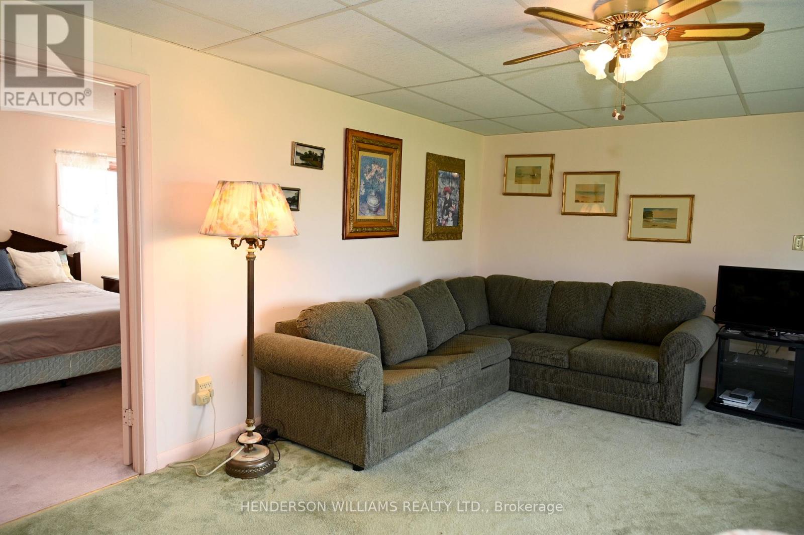 5036 Long Point Road E, Prince Edward County, Ontario  K0K 2T0 - Photo 17 - X12375044