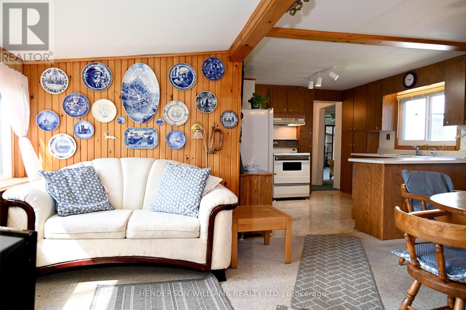 5036 Long Point Road E, Prince Edward County, Ontario  K0K 2T0 - Photo 6 - X12375044