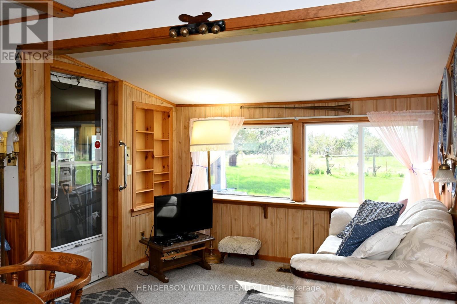 5036 Long Point Road E, Prince Edward County, Ontario  K0K 2T0 - Photo 9 - X12375044