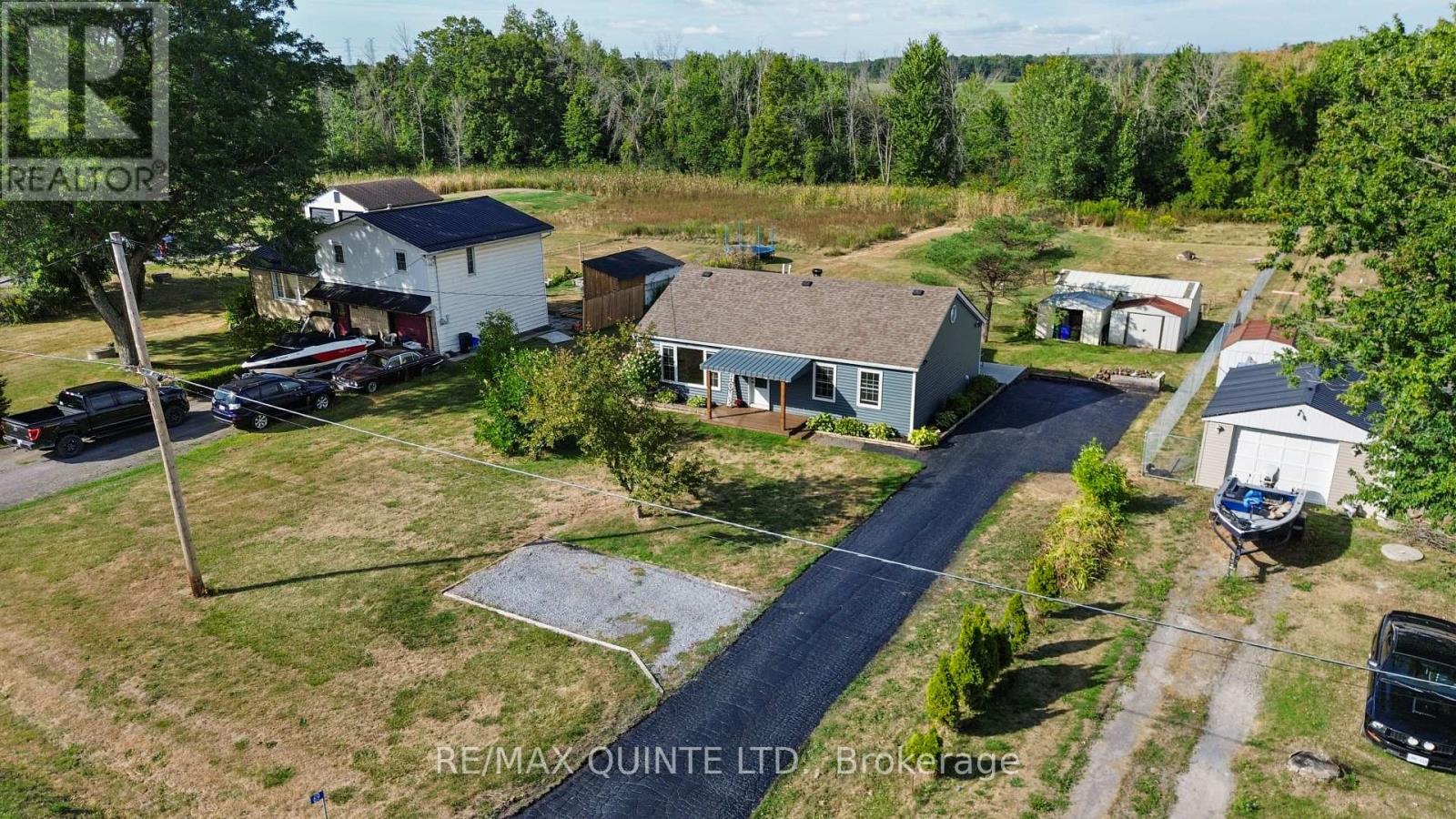 69 Ashley Street, Belleville (Thurlow Ward), Ontario  K0K 2B0 - Photo 4 - X12375058