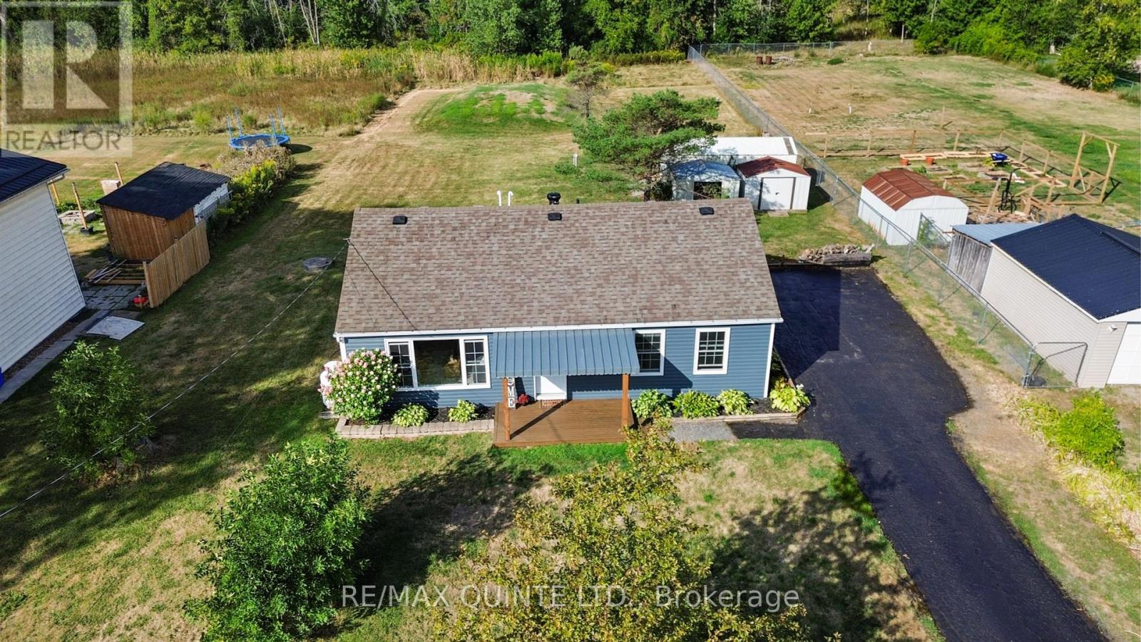 69 Ashley Street, Belleville (Thurlow Ward), Ontario  K0K 2B0 - Photo 5 - X12375058