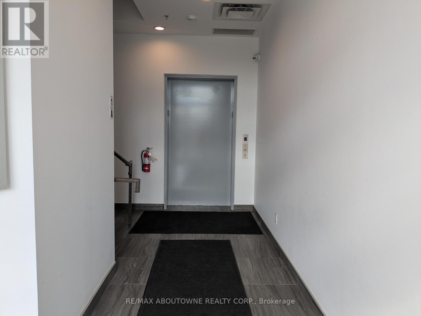 201 - 3475 Rebecca Street, Oakville, Ontario  L6L 0H3 - Photo 3 - W12374891