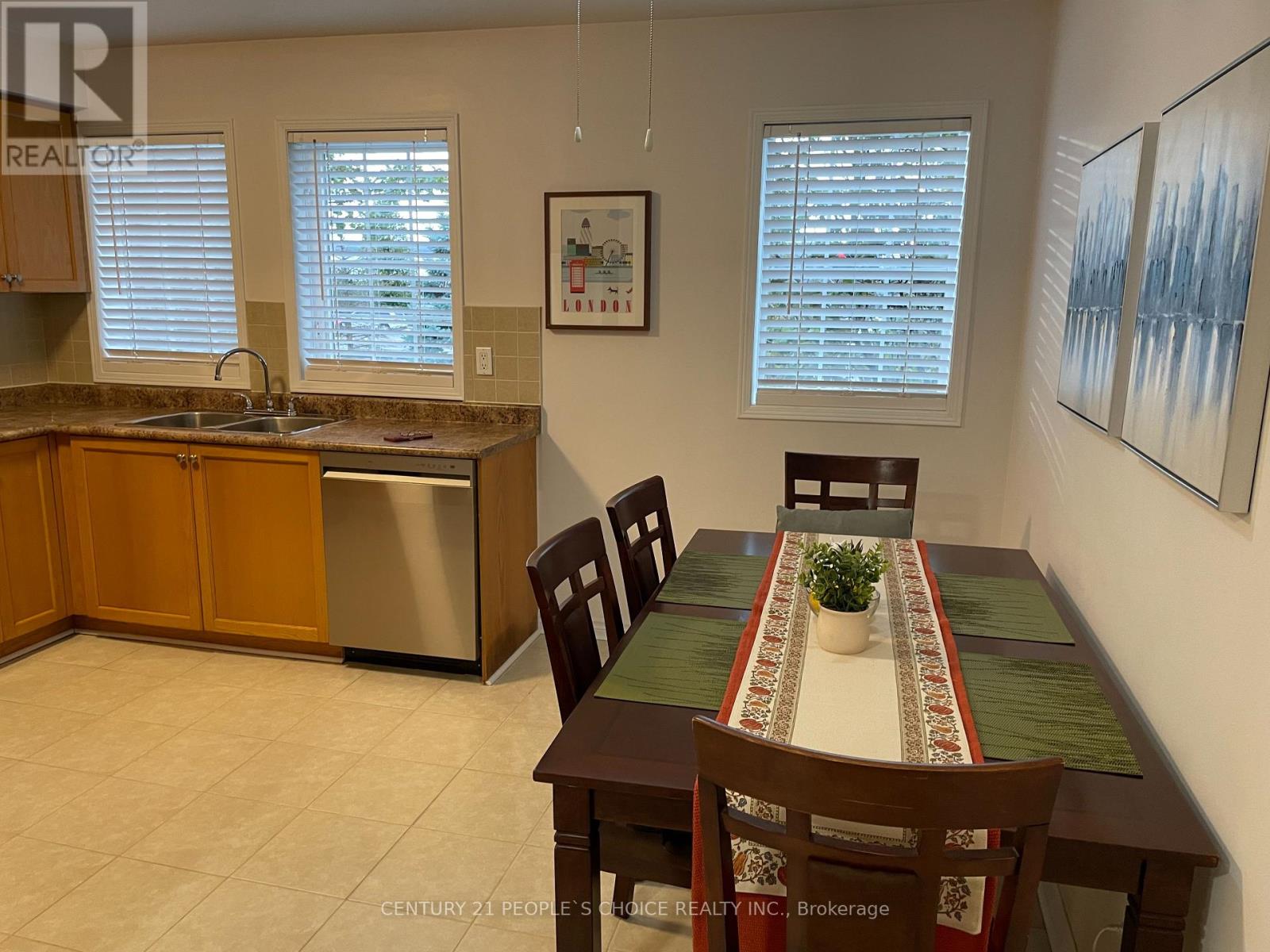 83 Spadina Road N, Brampton, Ontario  L6X 4X6 - Photo 11 - W12374907