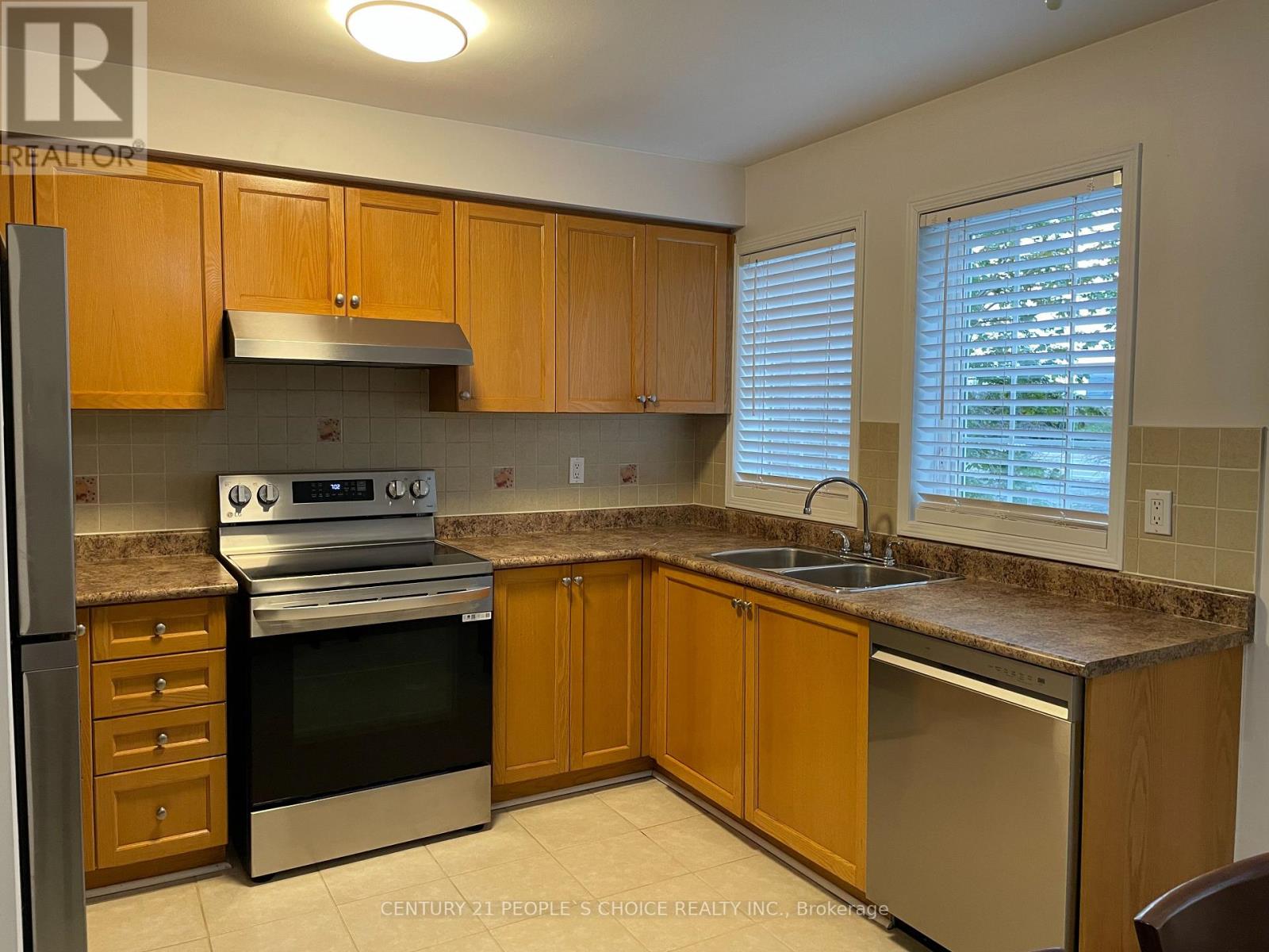 83 Spadina Road N, Brampton, Ontario  L6X 4X6 - Photo 6 - W12374907