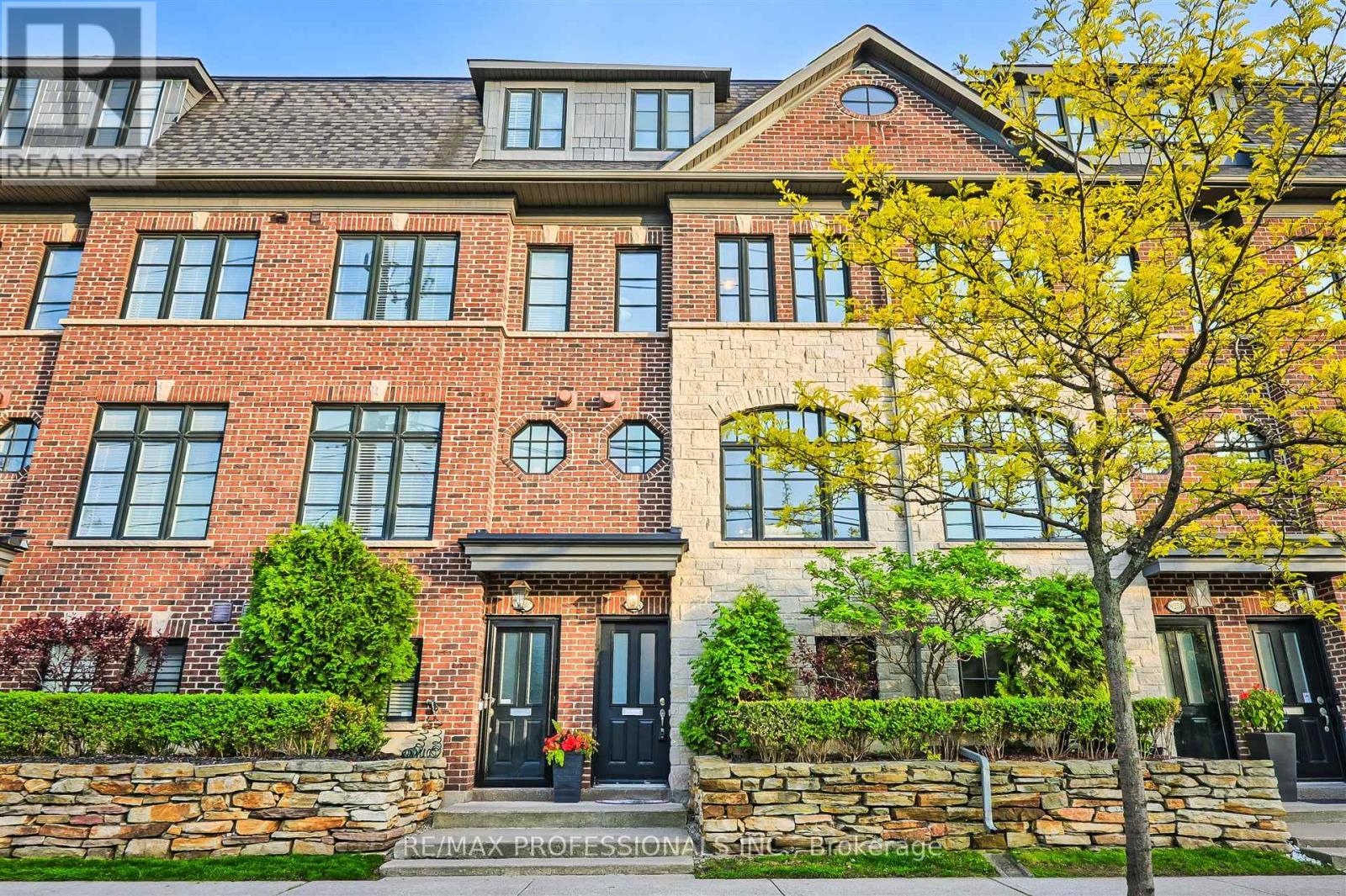 825a Oxford Street, Toronto (Mimico), Ontario  M8Y 1E6 - Photo 1 - W12374930