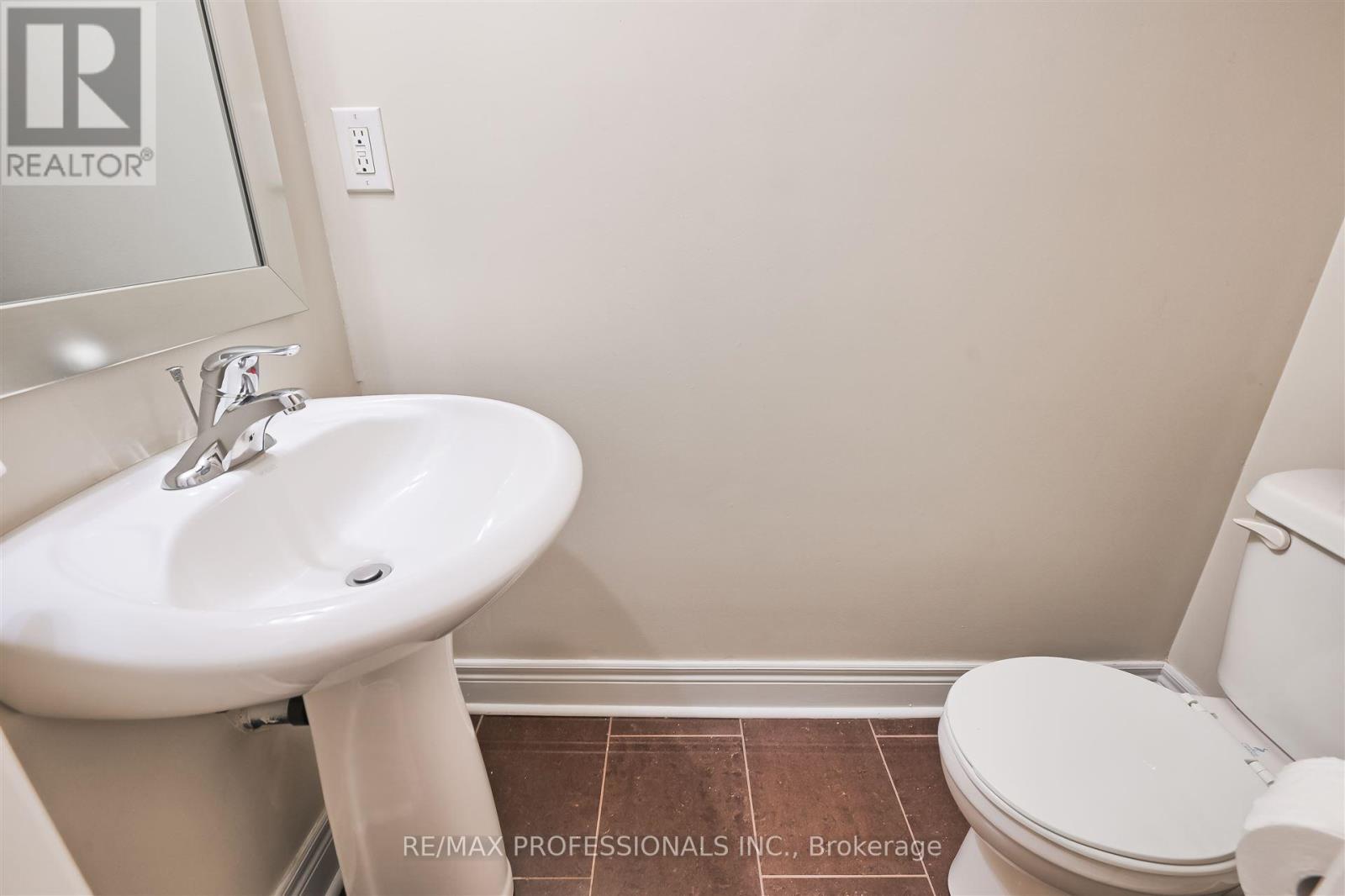 825a Oxford Street, Toronto (Mimico), Ontario  M8Y 1E6 - Photo 4 - W12374930