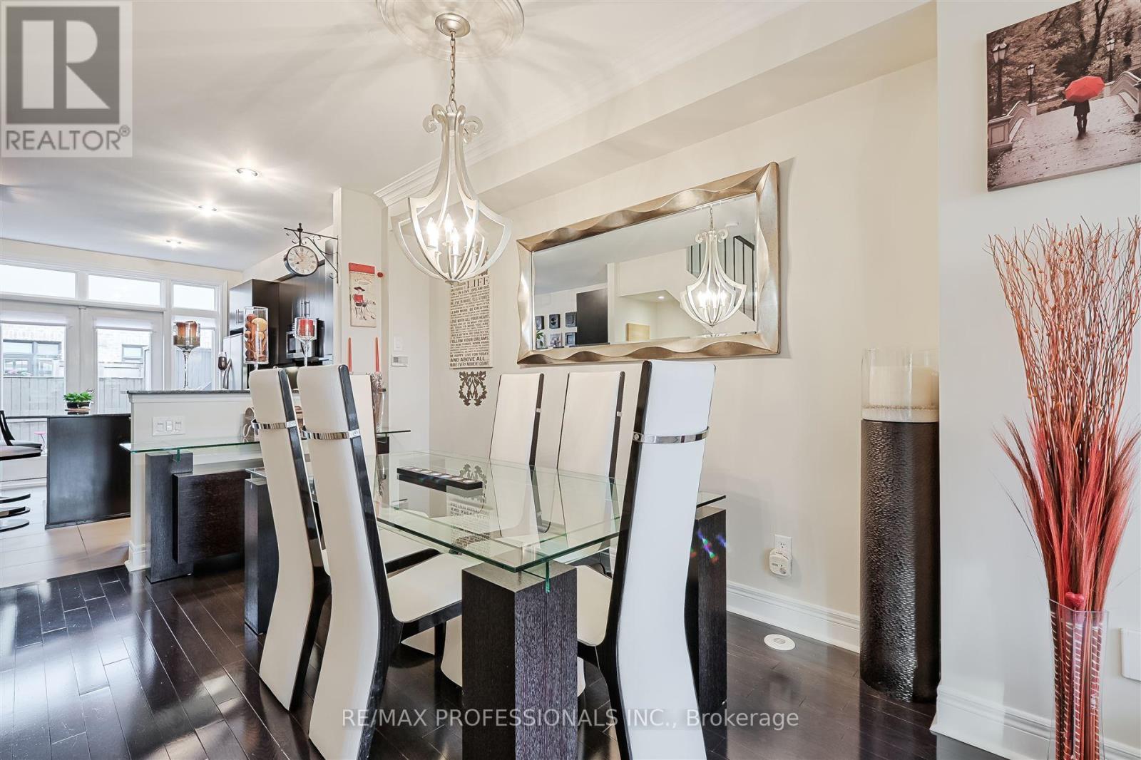 825a Oxford Street, Toronto (Mimico), Ontario  M8Y 1E6 - Photo 7 - W12374930