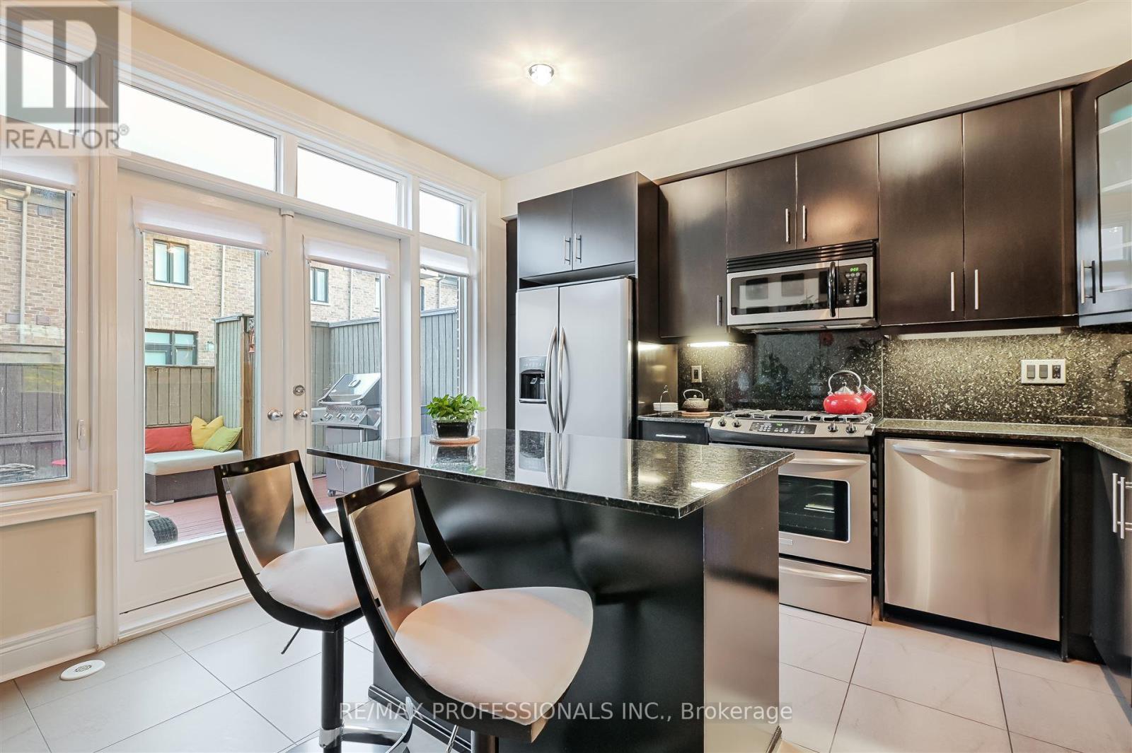 825a Oxford Street, Toronto (Mimico), Ontario  M8Y 1E6 - Photo 9 - W12374930