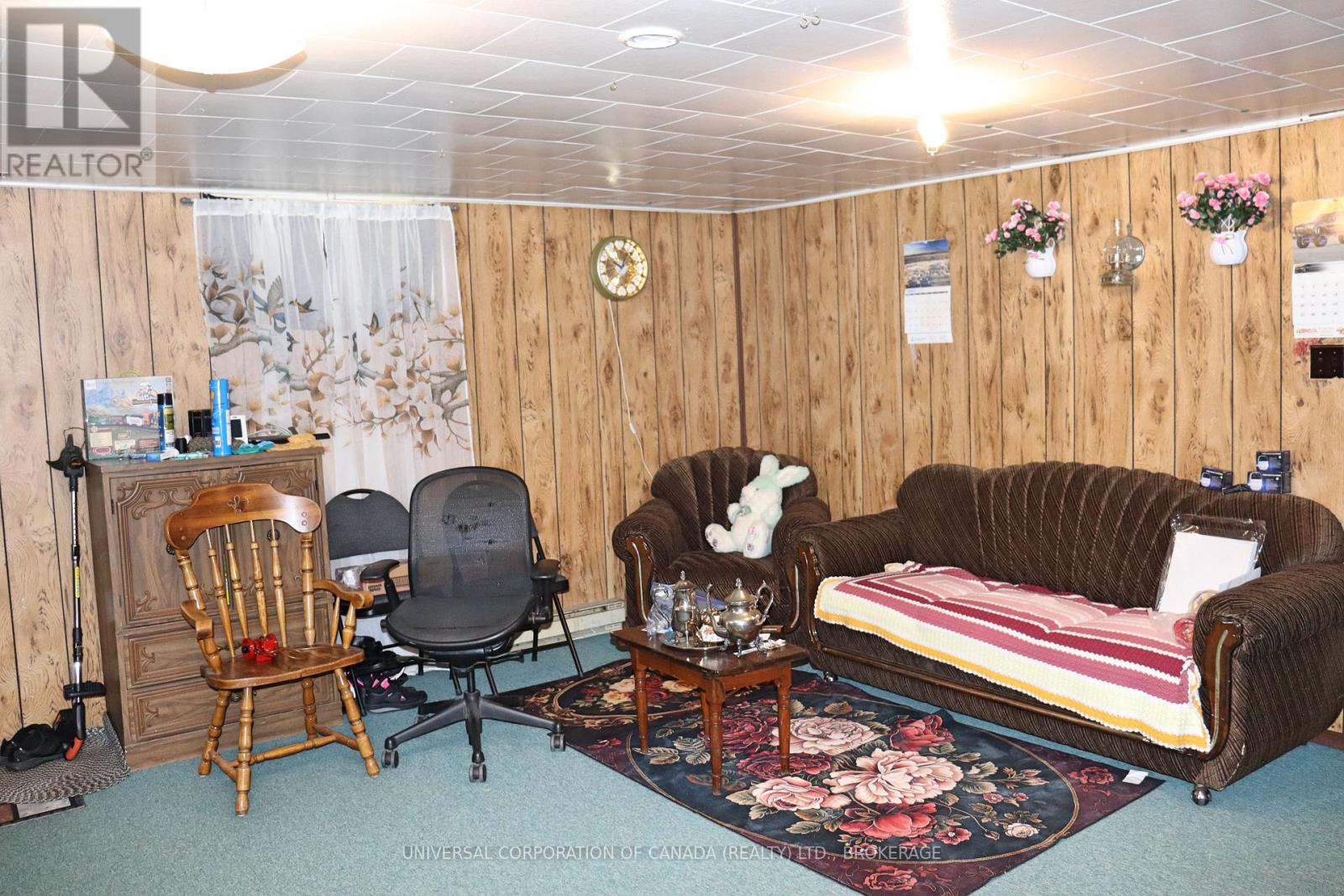 Photo 11 of 28 for 124 Sydenham Street W