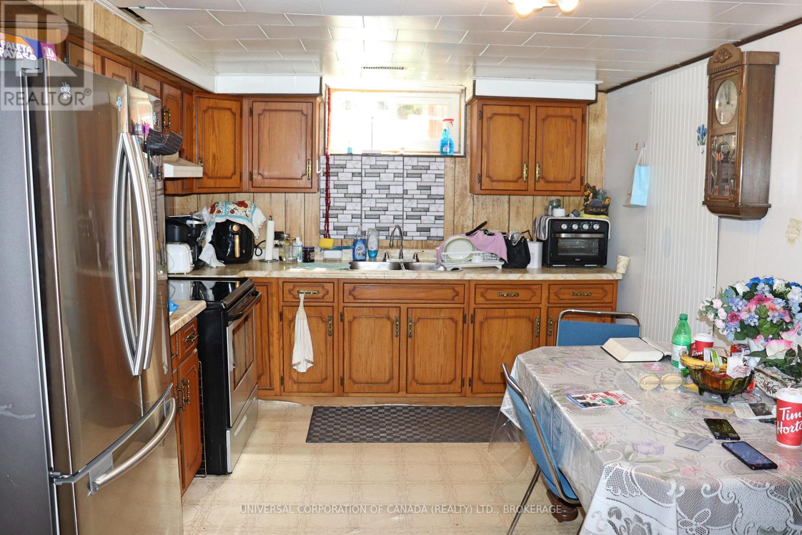 Photo 13 of 28 for 124 Sydenham Street W