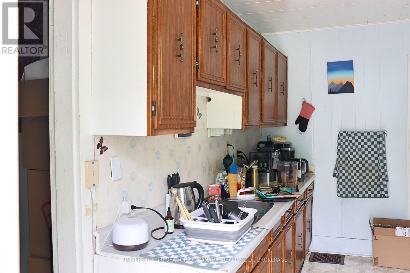 Photo 19 of 28 for 124 Sydenham Street W