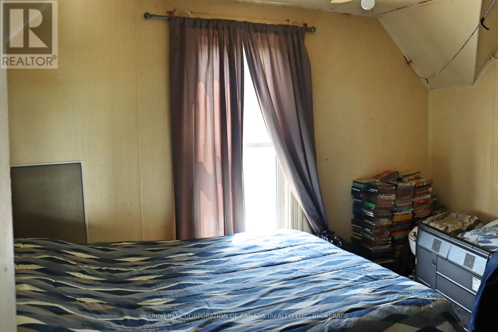 Photo 25 of 28 for 124 Sydenham Street W