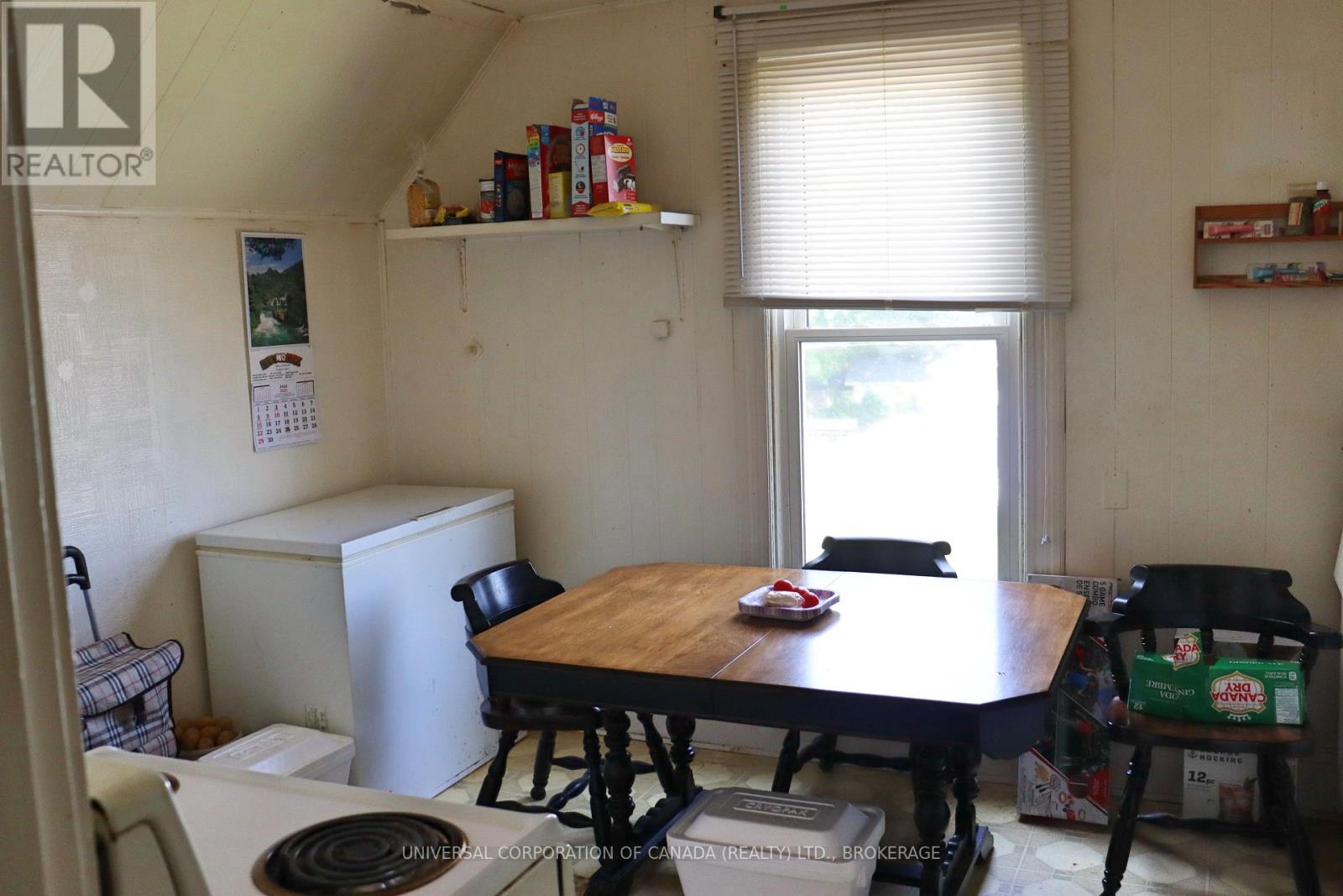 Photo 26 of 28 for 124 Sydenham Street W