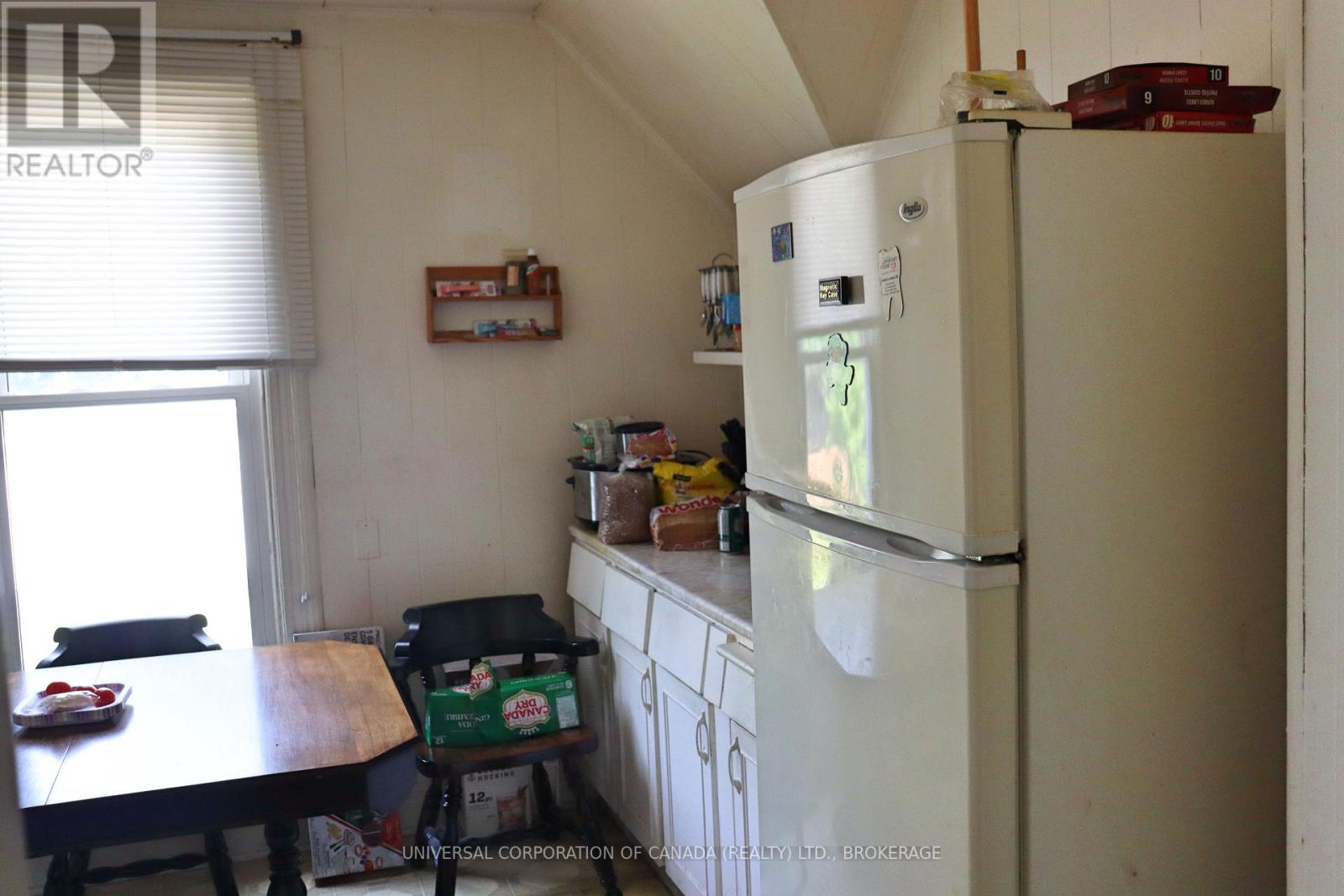 Photo 27 of 28 for 124 Sydenham Street W