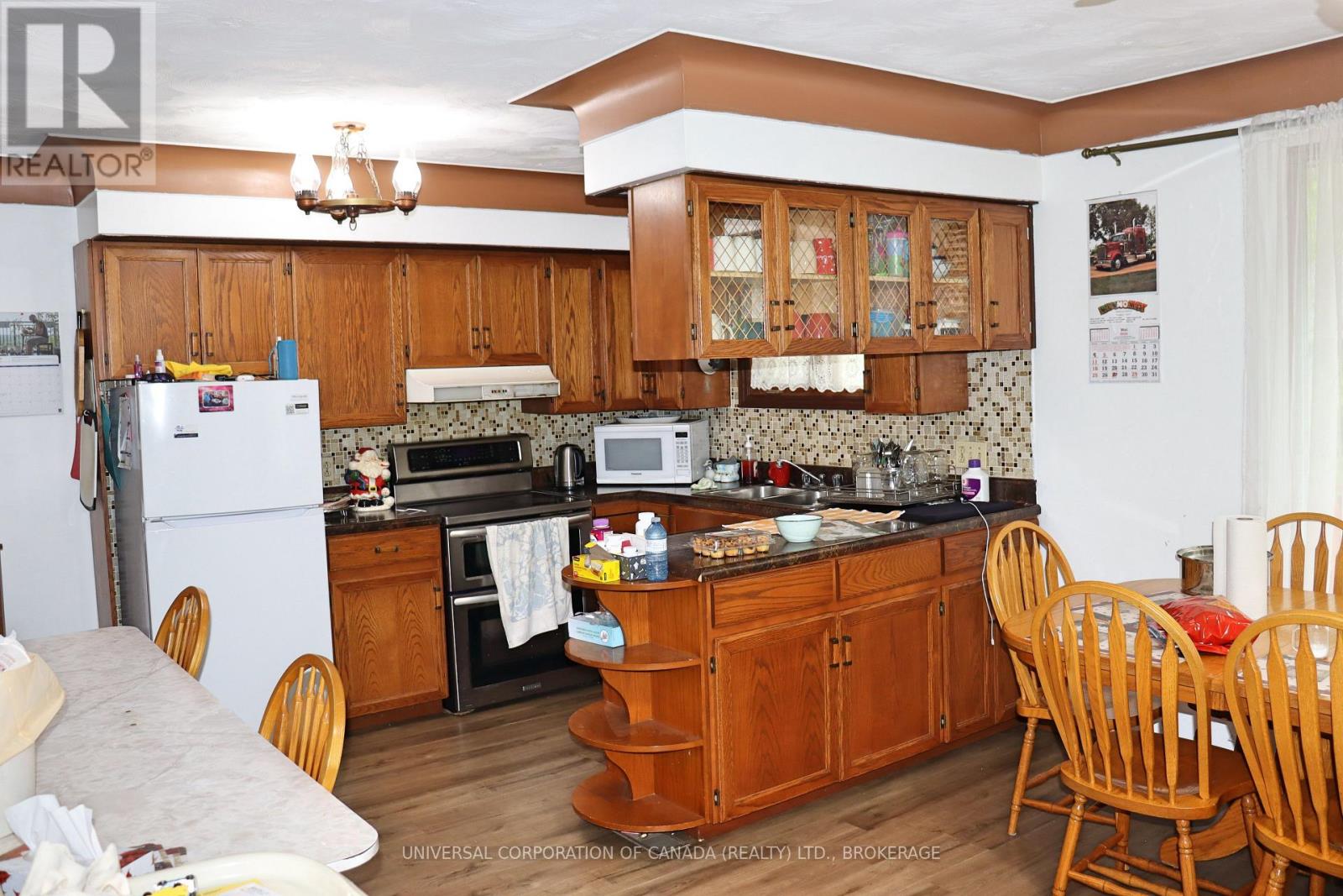 Photo 3 of 28 for 124 Sydenham Street W