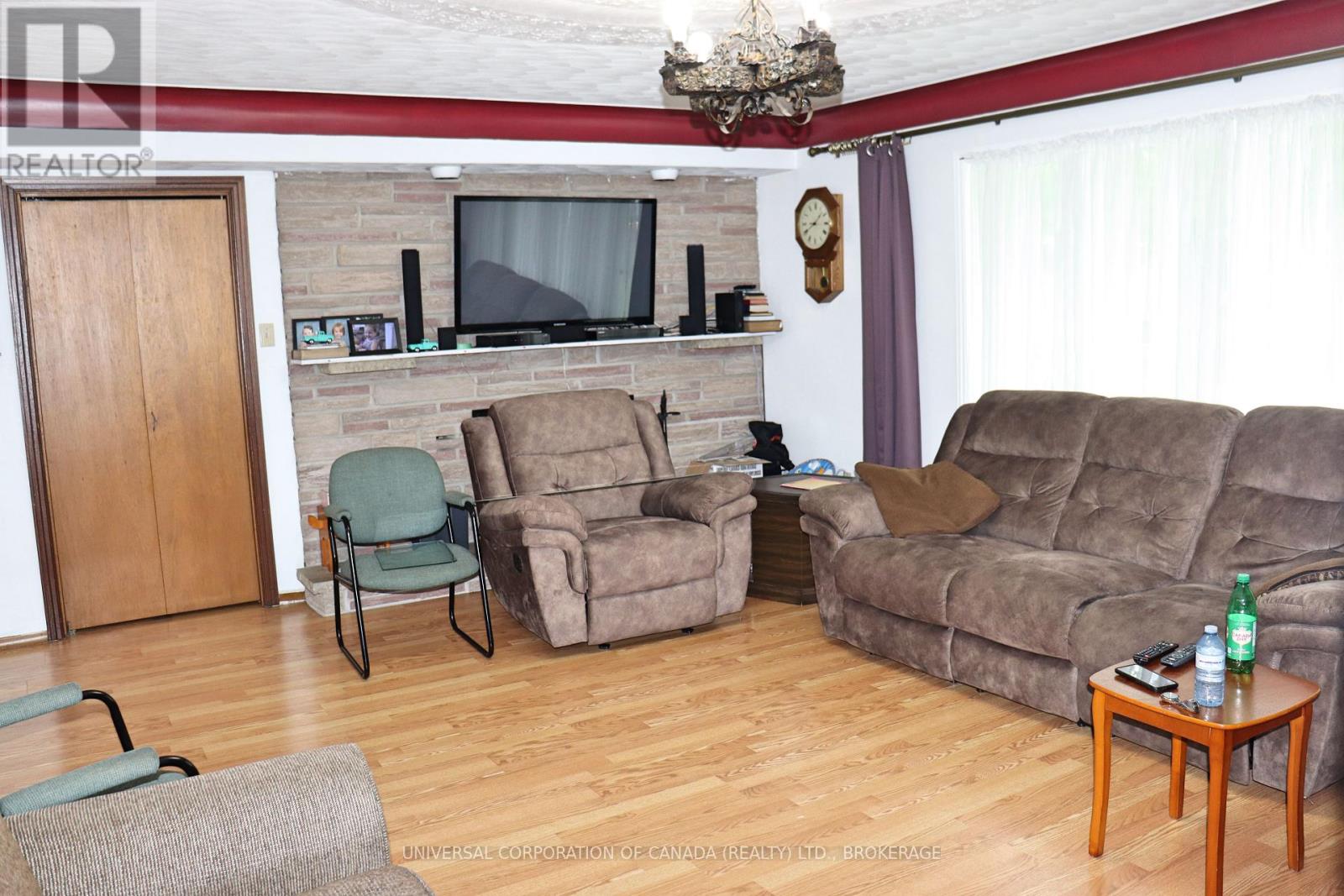 Photo 6 of 28 for 124 Sydenham Street W