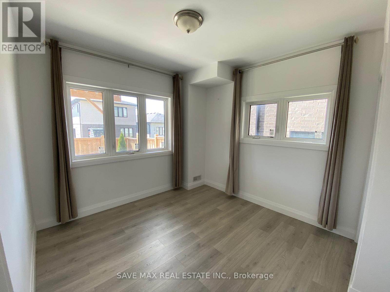 528 Nathalie Crescent, Kitchener, Ontario  N2E 0C9 - Photo 10 - X12374860