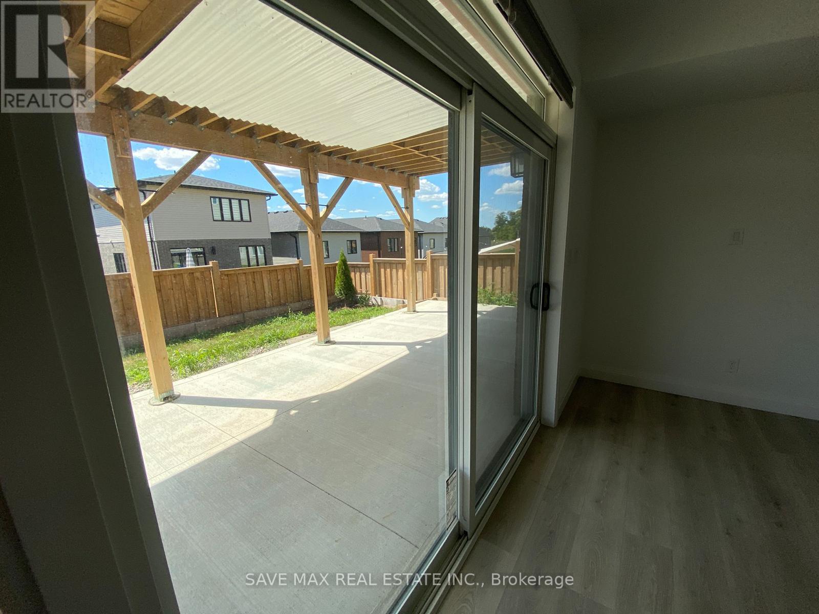 528 Nathalie Crescent, Kitchener, Ontario  N2E 0C9 - Photo 12 - X12374860