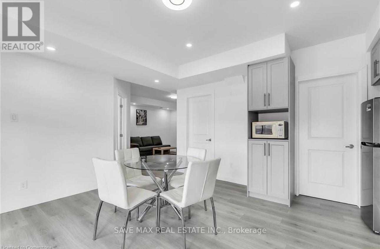 528 Nathalie Crescent, Kitchener, Ontario  N2E 0C9 - Photo 3 - X12374860