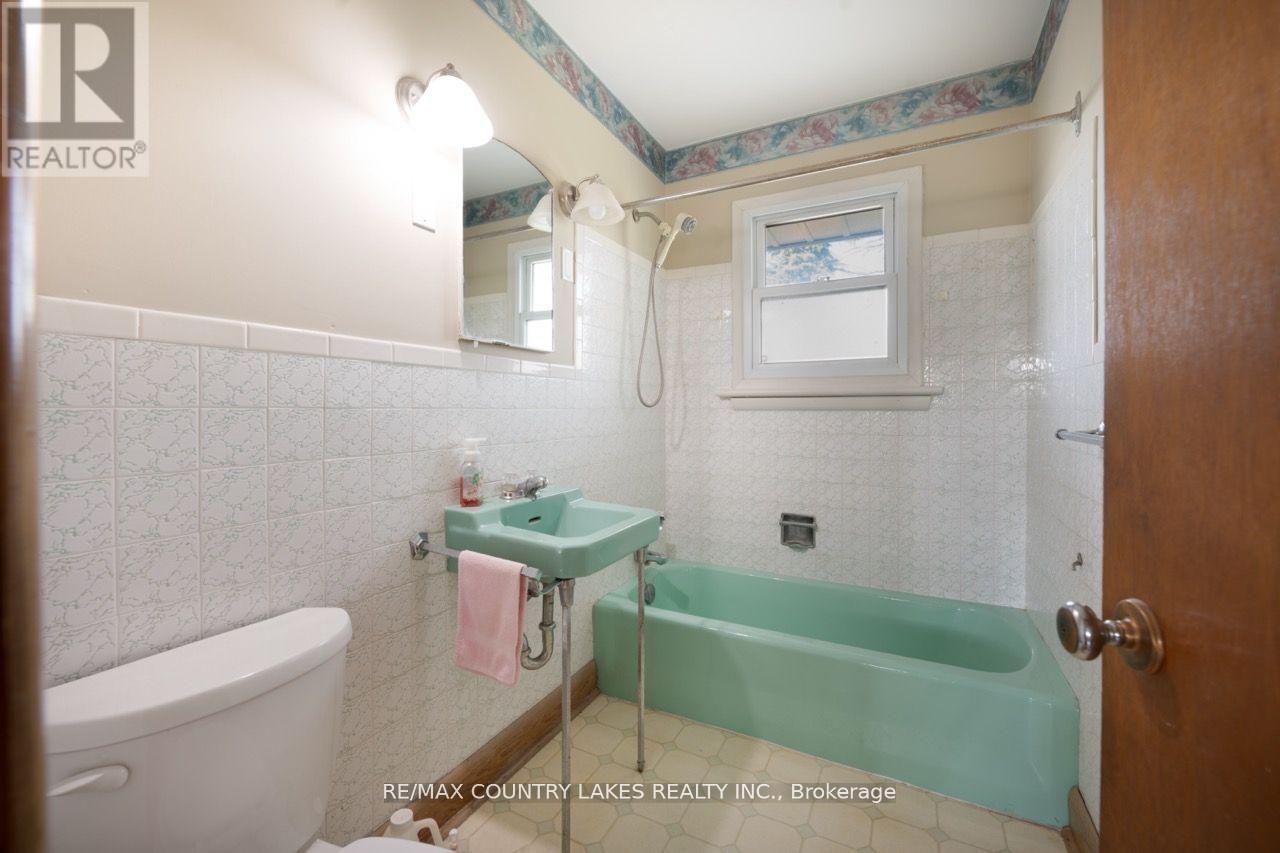 895 Highway 7 Road, Kawartha Lakes, Ontario  K0M 2M0 - Photo 16 - X12374900
