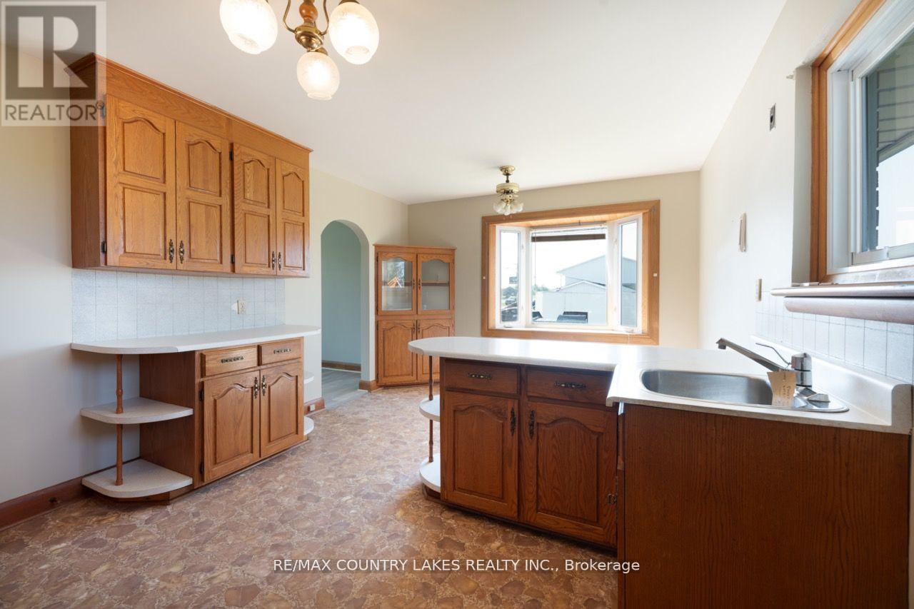 895 Highway 7 Road, Kawartha Lakes, Ontario  K0M 2M0 - Photo 3 - X12374900