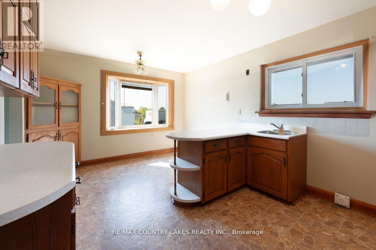 895 Highway 7 Road, Kawartha Lakes, Ontario  K0M 2M0 - Photo 5 - X12374900