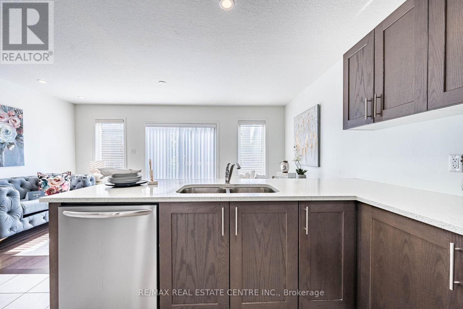 99 - 135 Hardcastle Drive, Cambridge, Ontario  N1S 0B4 - Photo 11 - X12374936