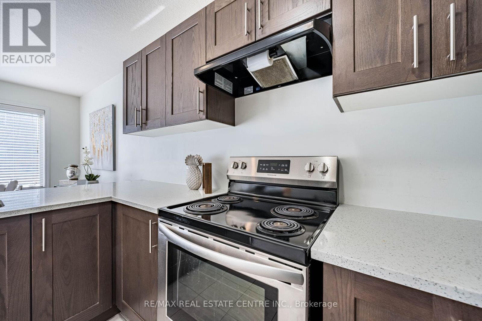 99 - 135 Hardcastle Drive, Cambridge, Ontario  N1S 0B4 - Photo 12 - X12374936