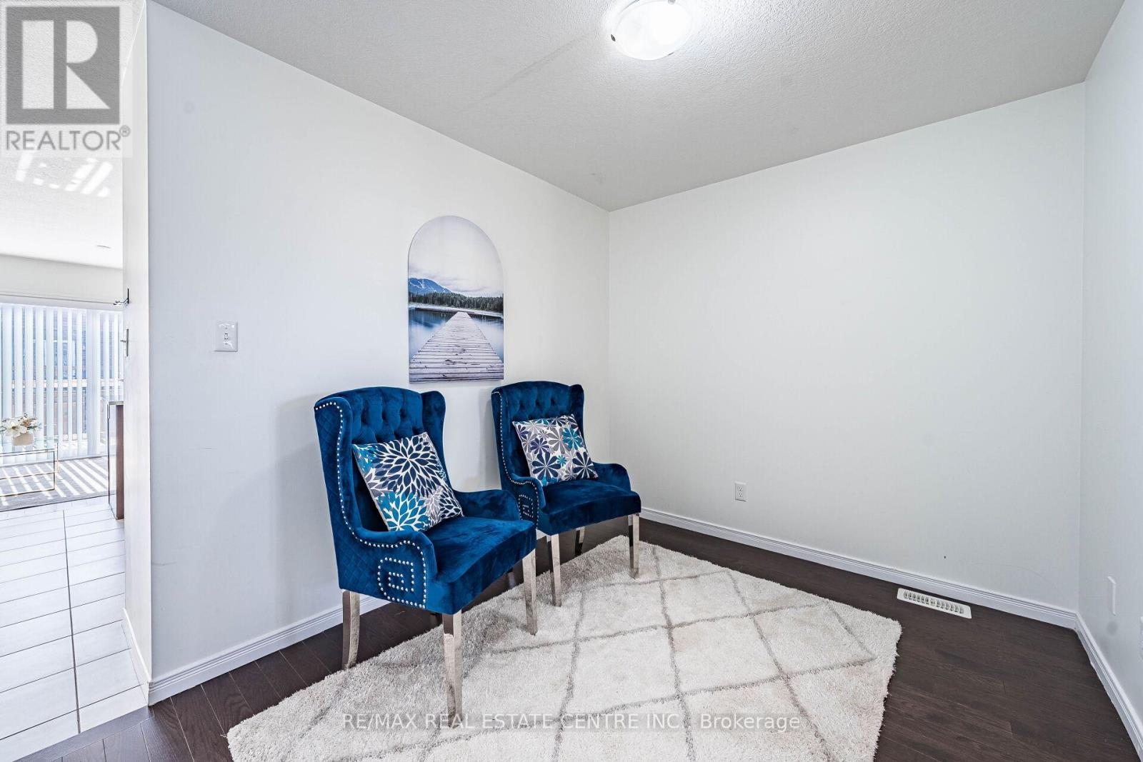 99 - 135 Hardcastle Drive, Cambridge, Ontario  N1S 0B4 - Photo 5 - X12374936